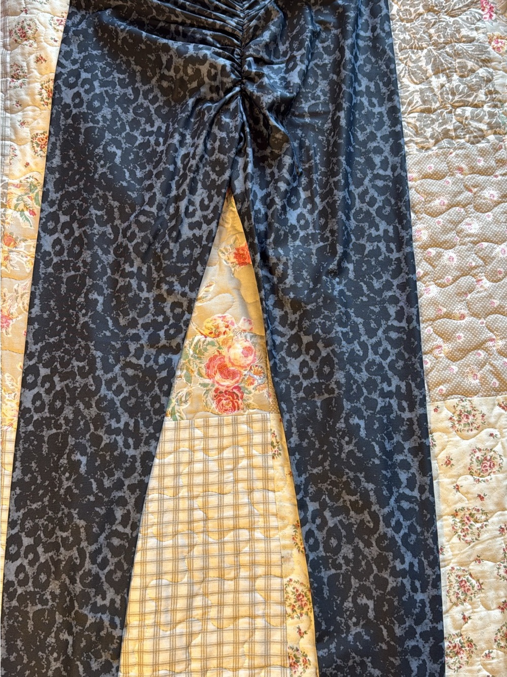 Zyia active navy Leopard scrunchy what Leggings size 6/8